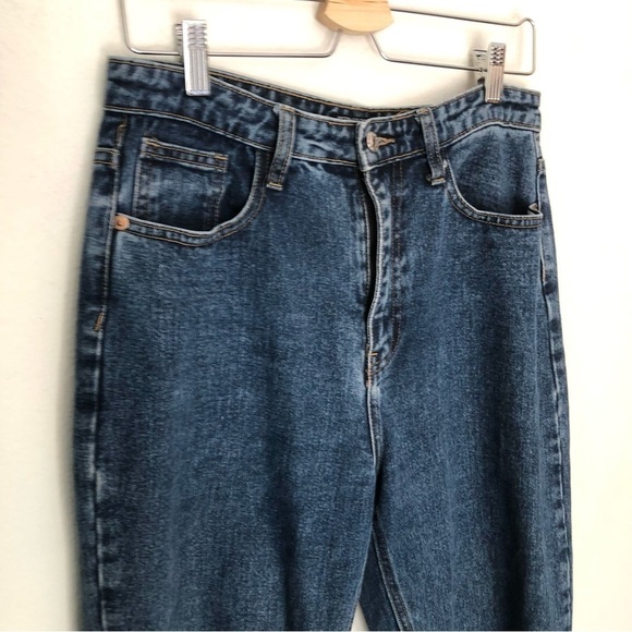 PrettyLittleThing Ripped Mom Jeans - Picture 4 of 12